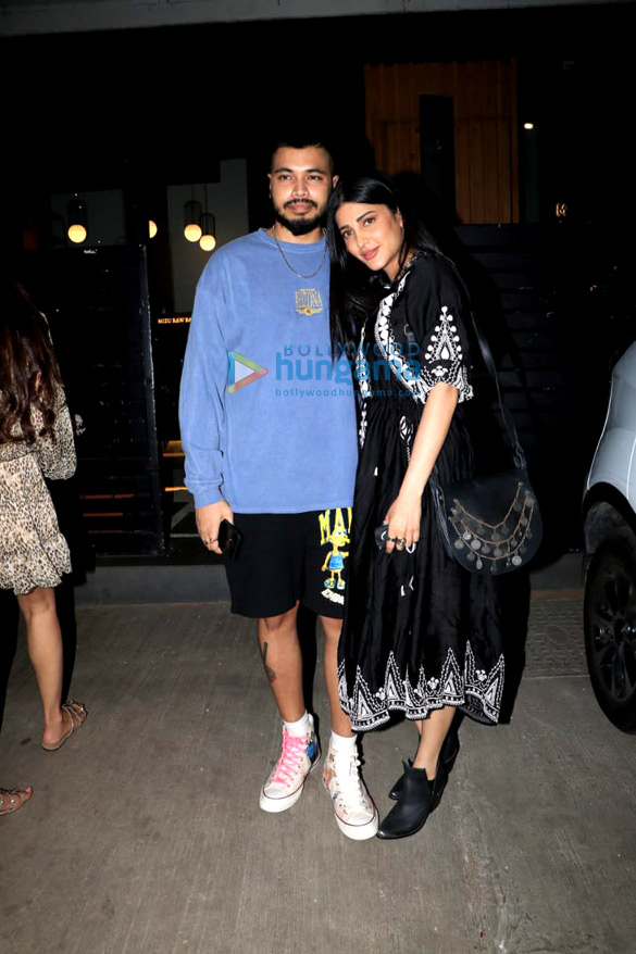 photos shruti haasan snapped with her boyfriend at mizu in bandra 3