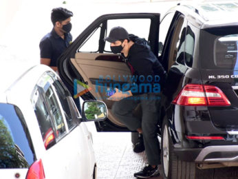 Photos: Sidharth Malhotra spotted in Bandra