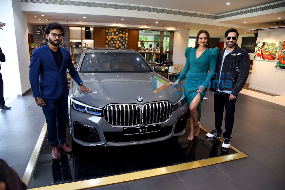 photos sonakshi sinha displays her artwork at the house of creativity inaugural show 8