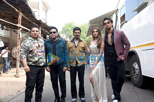 photos tiger shroff tara sutaria and nawazuddin siddiqui snapped on the sets of the kapil sharma show promoting their film heropanti 2 4