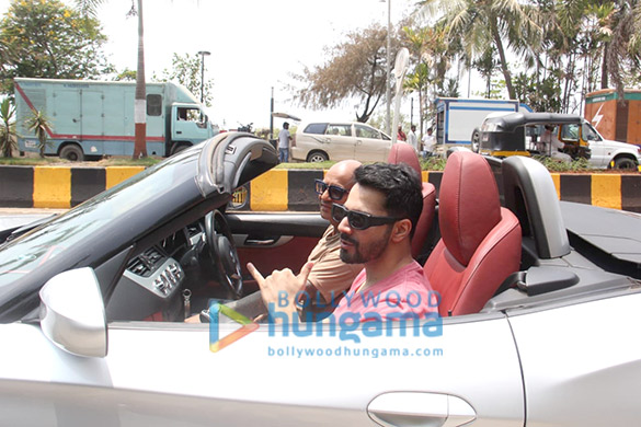 photos varun dhawan spotted in the city taking a car ride with hakim aalim 6