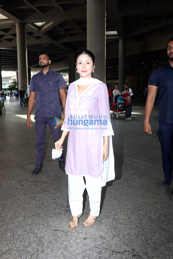 photos vicky kaushal katrina kaif shruti haasan and shehnaaz gill snapped at the airport 2