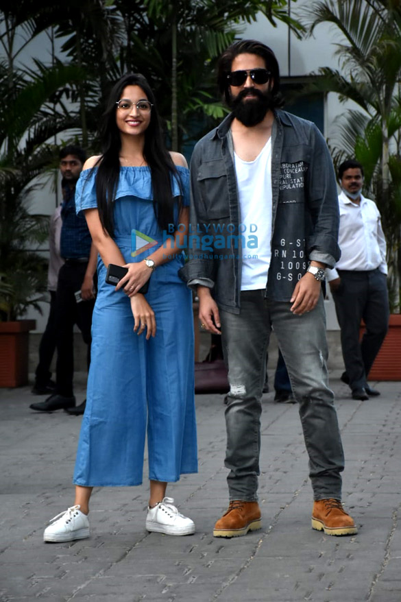 photos yash and srinidhi shetty snapped at kalina airport as they arrive to promote k g f chapter 2 in mumbai 5