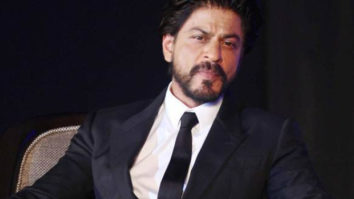 Shah Rukh Khan meets ‘Desperately Seeking Shah Rukh’ author at Mannat, pens a handwritten note