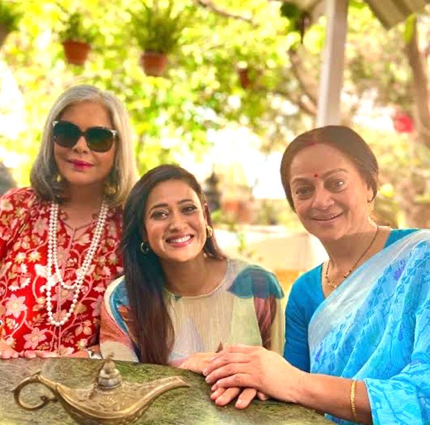 Shweta Tiwari poses alongside 'living legends' Zeenat Aman and Zarina Wahab, see photo