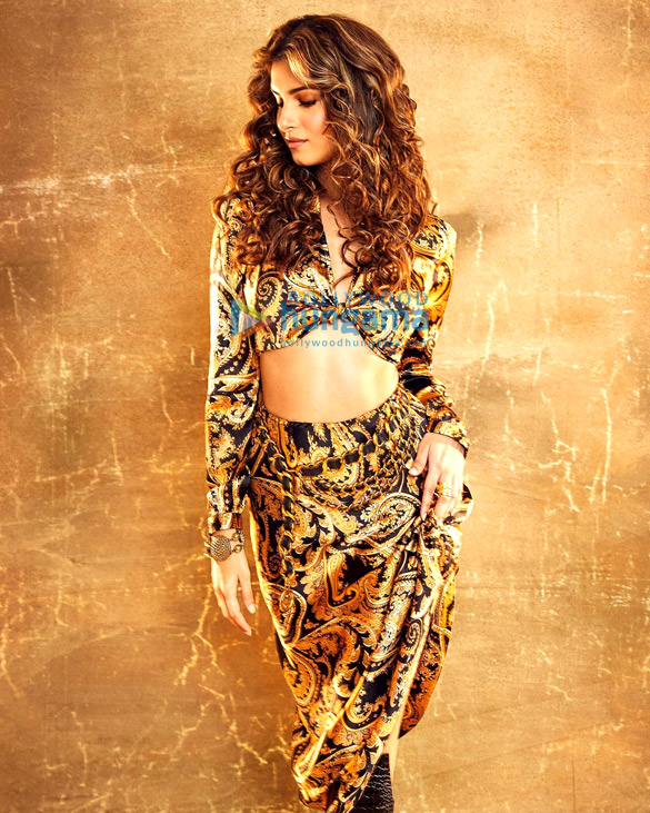 tara sutaria 71