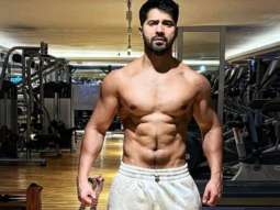 Varun Dhawan impresses fans with shirtless photo flaunting his abs as he shoots Bawaal in Lucknow