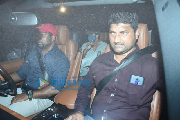 Ranbir Kapoor-Alia Bhatt Wedding: Brahmastra actor greets paparazzi with thumbs-up sign ahead of the marriage ceremony 