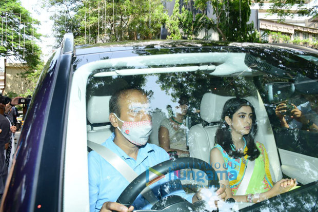 Ranbir Kapoor-Alia Bhatt Wedding: Neetu Kapoor, Mahesh Bhatt, Karan Johar, Ayan Mukerji, Soni Razdan, Shaheen Bhatt arrive at the wedding venue