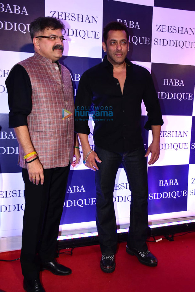 Salman Khan arrives at Baba Siddique's Iftaar party with dad Salim Khan, watch video 