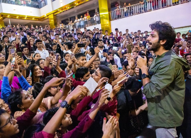 Bhool Bhulaiyaa 2: Kartik Aaryan meets crowd of fans in Pune mall and college as his film inches Rs. 100 crore 