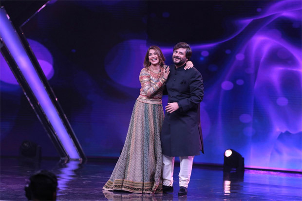 DID L'il Masters: Goldie Behl makes rare appearance to suprise Sonali Bendre; do a romantic performance on 'Aankhon Me Base Ho Tum' DID L'il Masters: Goldie Behl makes rare appearance to suprise Sonali Bendre; do a romantic performance on 'Aankhon Me Base Ho Tum'