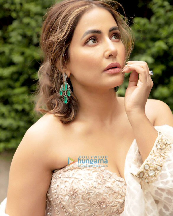 hina khan 1 16