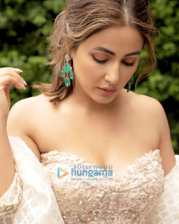 hina khan 9 4