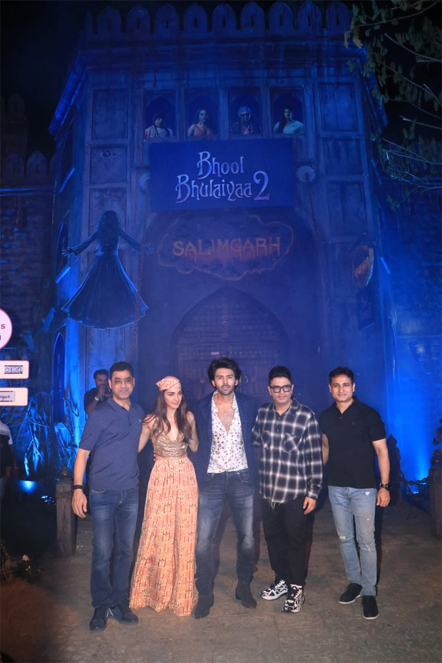Kartik Aaryan and Kiara Advani unveil Bhool Bhulaiyaa 2 horror-themed ride at Imagicaa, see photos 