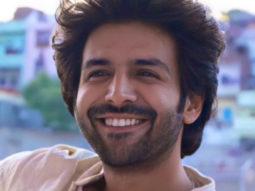 Kartik Aaryan flaunts his ‘Rs. 100 crore waali smile’ as the actor celebrates Bhool Bhulaiyaa 2 milestone 