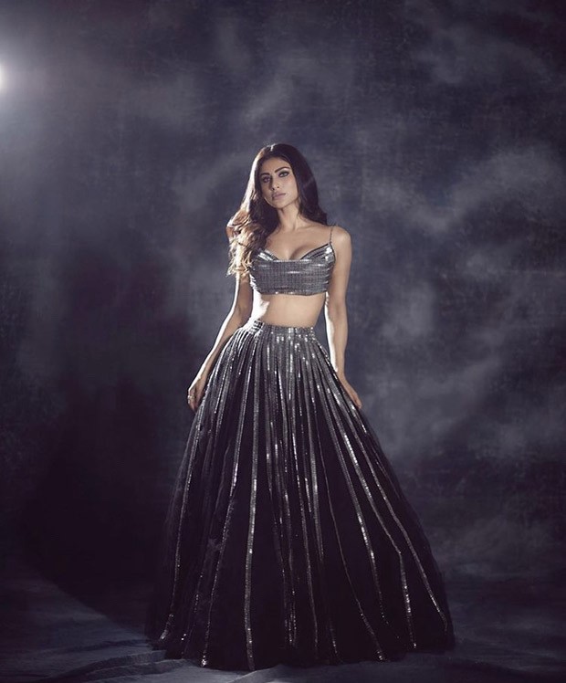 Mouni Roy oozes oodles of elegance in sparkly black lehenga by Rudraksh Dwivedi for Dance India Dance Li’l Masters Mouni Roy oozes oodles of elegance in sparkly black lehenga by Rudraksh Dwivedi for Dance India Dance Li’l Masters