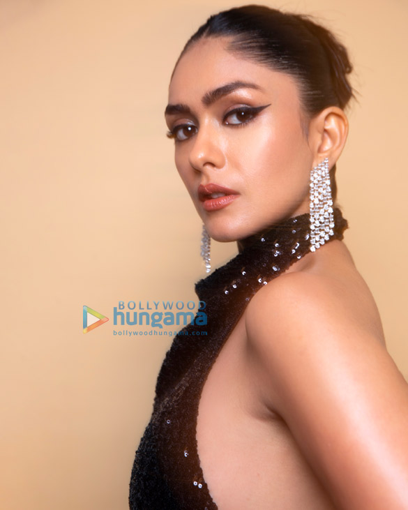 mrunal thakur 1 59