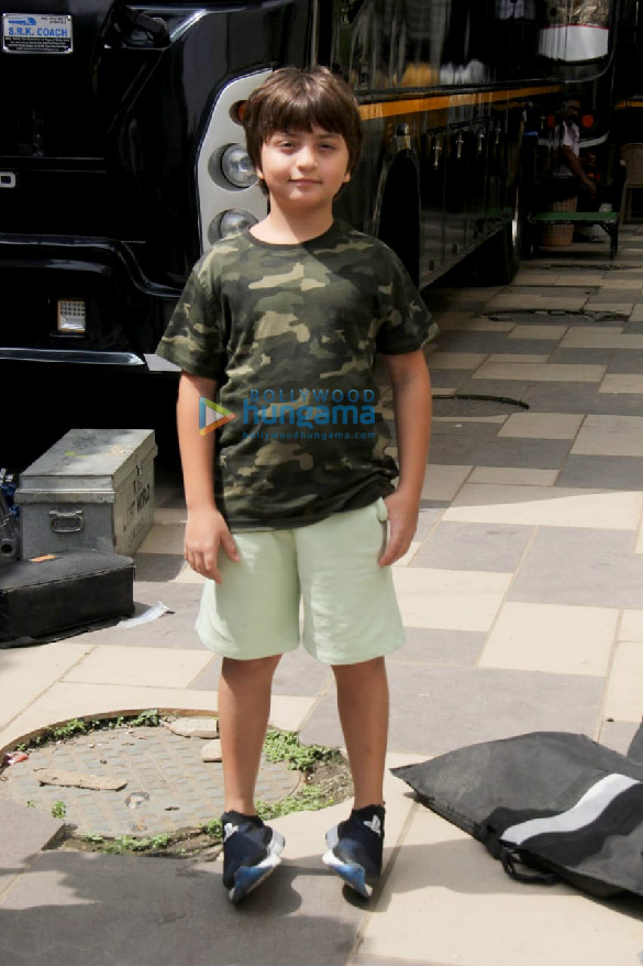 photos abram khan spotted at gauri khans store 3