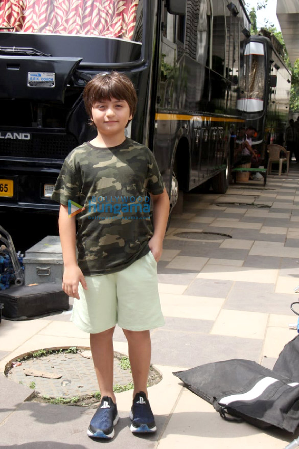 photos abram khan spotted at gauri khans store 4