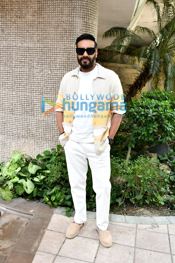 photos ajay devgn and rakul preet singh snapped in delhi for runway 34 promotions 5