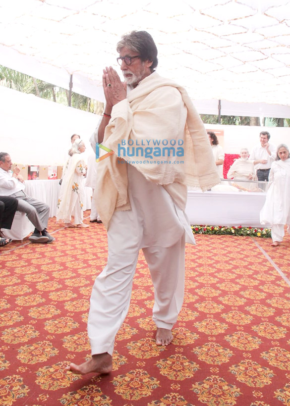 photos amitabh bachchan and jaya bachchan attend pt shiv kumar sharmas last rites ceremony 6