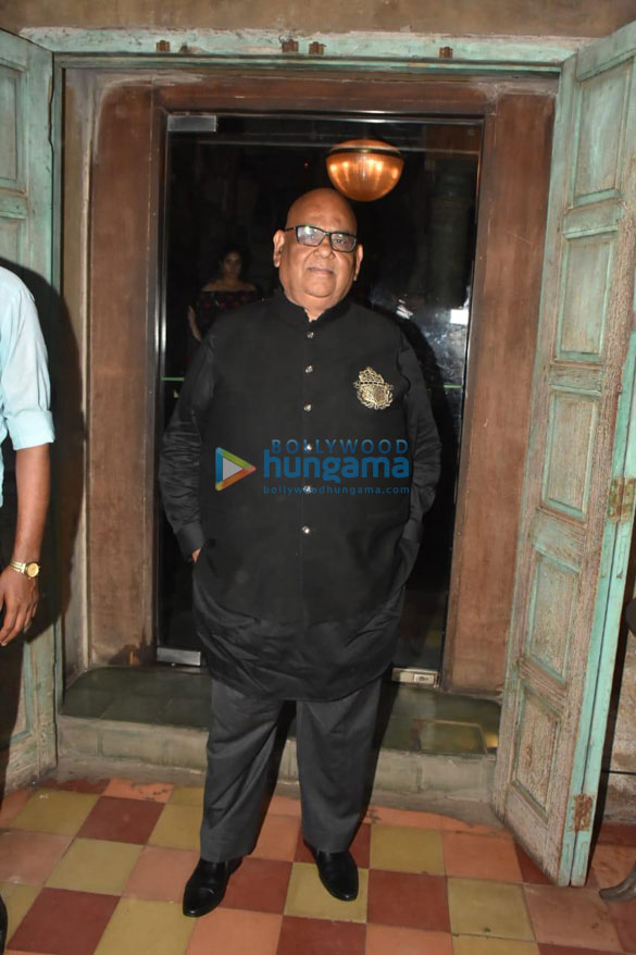 photos anil kapoor harsh varrdhan kapoor and others snapped at pali bhavan in bandra 2 2