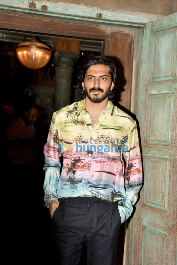 photos anil kapoor harsh varrdhan kapoor and others snapped at pali bhavan in bandra 7