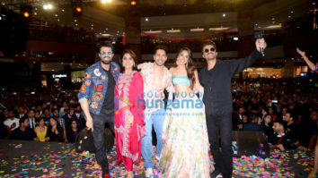 Photos: Cast of Jugjugg Jeeyo attend the trailer launch of their film at Grand Central Mall