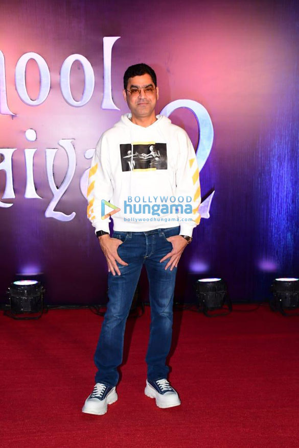 photos celebrities snapped attending the premiere of bhool bhulaiyaa 2 1