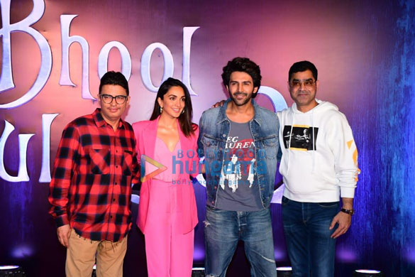 Photos: Celebrities snapped attending the premiere of Bhool Bhulaiyaa 2 Photos: Celebrities snapped attending the premiere of Bhool Bhulaiyaa 2