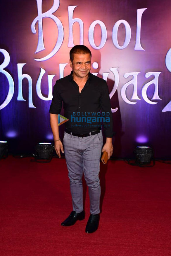 photos celebrities snapped attending the premiere of bhool bhulaiyaa 2 5