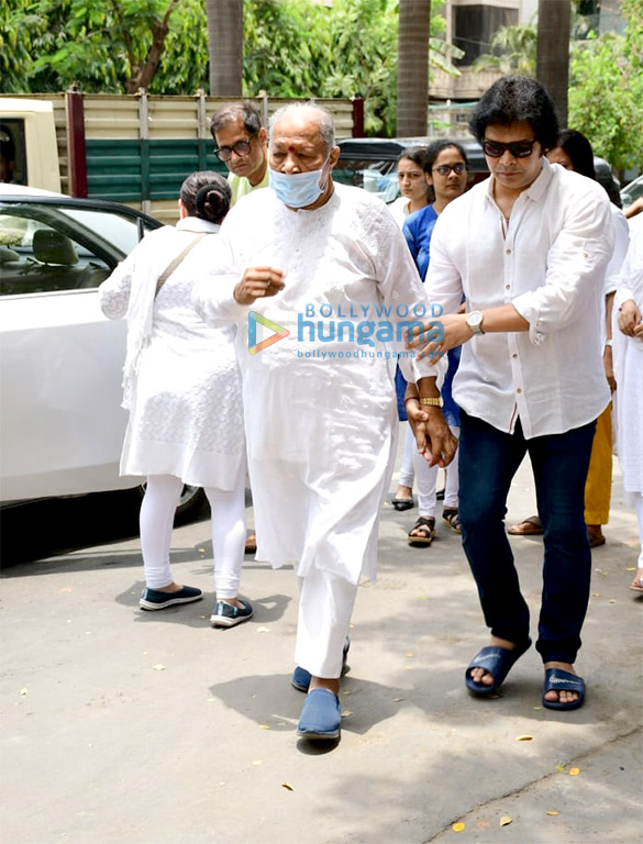 photos celebs attend pt shiv kumar sharmas last rites ceremony1 2