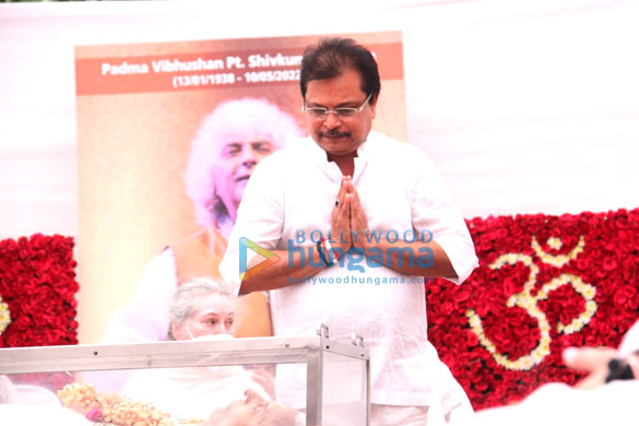 photos celebs attend pt shiv kumar sharmas last rites ceremony4 1