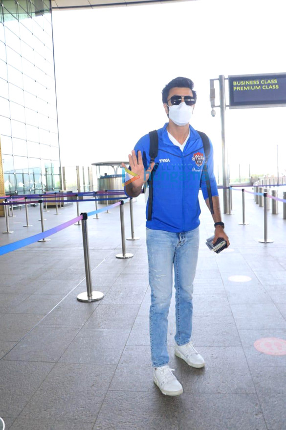photos celebs depart for the all stars football match in dubai 1
