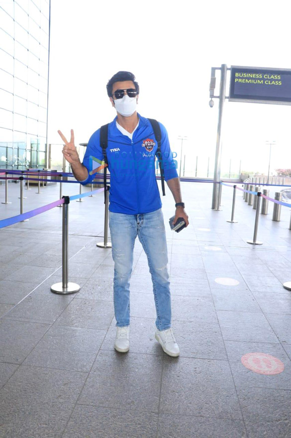 photos celebs depart for the all stars football match in dubai 5