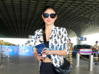Photos: Disha Patani, Mouni Roy and Malaika Arora snapped at the airport