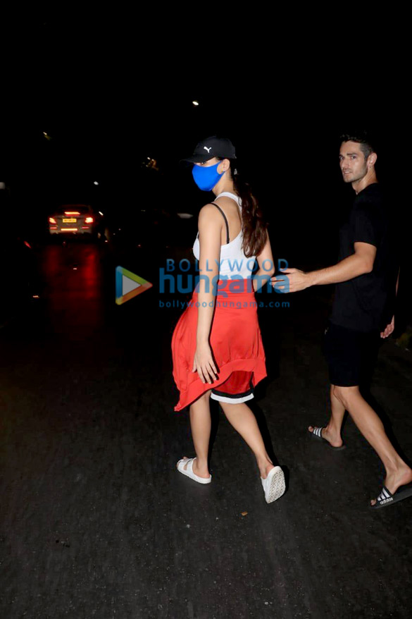photos disha patani snapped at mount mary in bandra 4