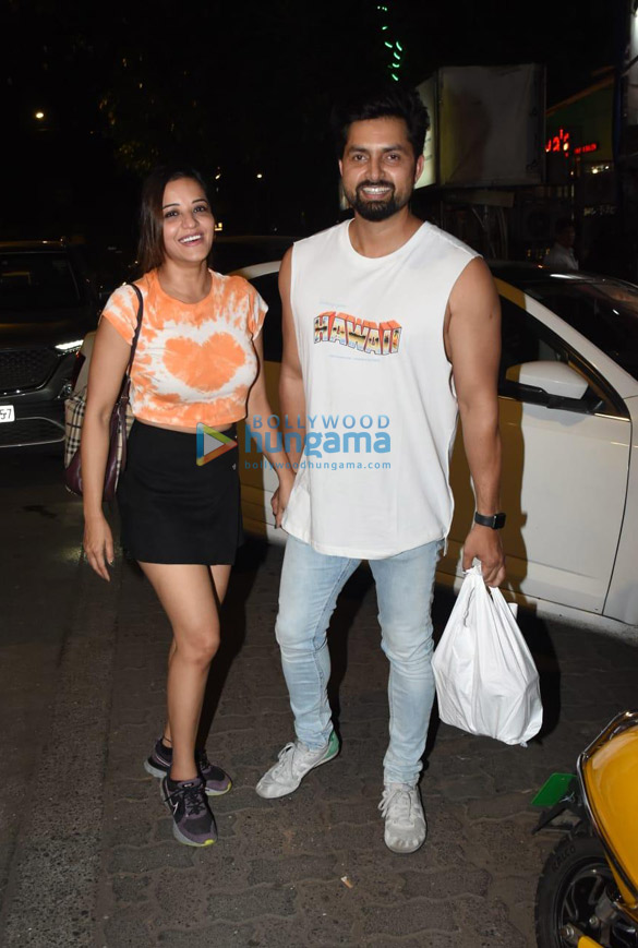 photos gauahar khan and monalisa snapped at a store in mumbai 1