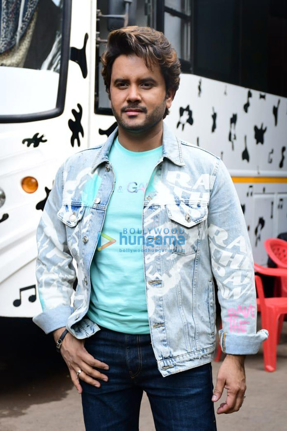 photos govinda tina ahuja javed ali and himesh reshammiya snapped on the sets of superstar singer 2