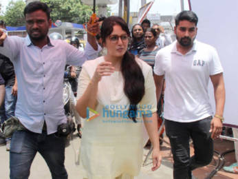 Photos: Huma Qureshi snapped on the sets of 'Tarla' in Bandra