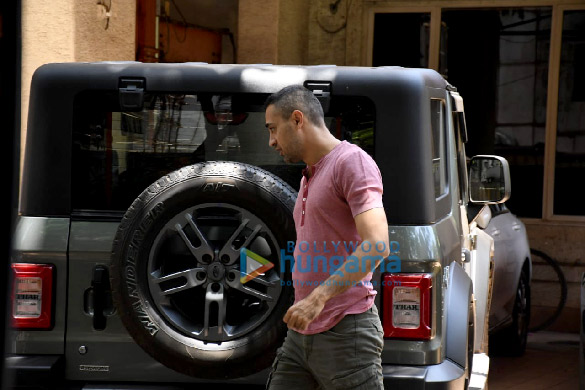 Photos: Imran Khan spotted in Bandra Photos: Imran Khan spotted in Bandra
