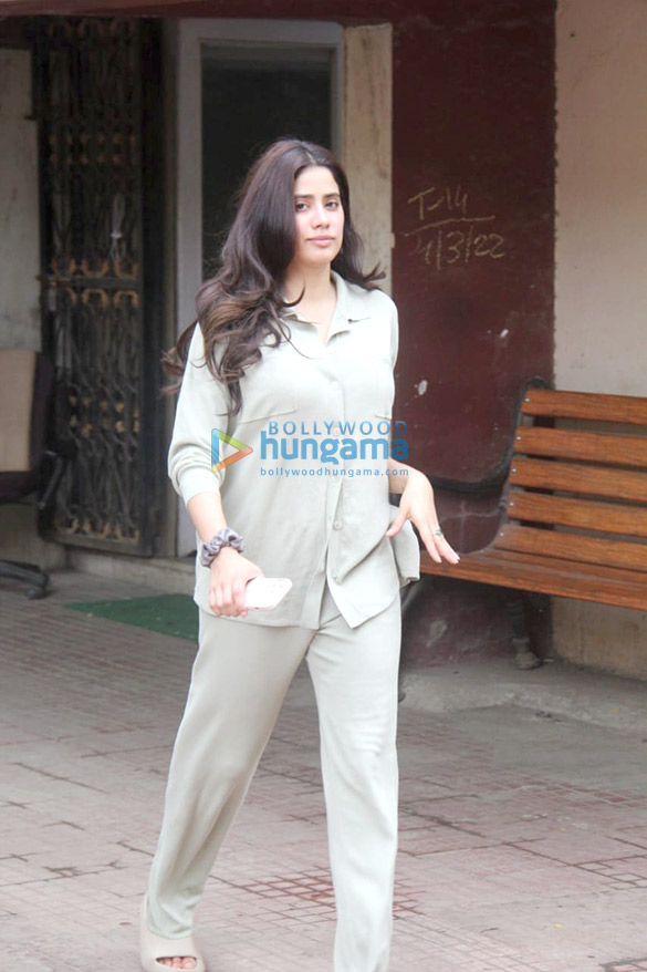Photos: Janhvi Kapoor snapped outside the gym after her pilates session