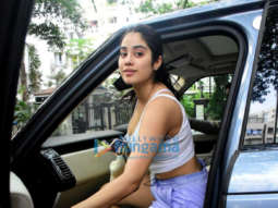 Photos: Janhvi Kapoor spotted in Bandra