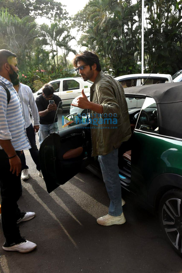 photos kangana ranaut arjun rampal adivi sesh and others snapped at the airport kartik 2