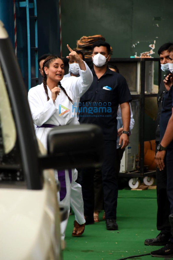 photos kareena kapoor khan and saif ali khan spotted during their shoot in juhu 1