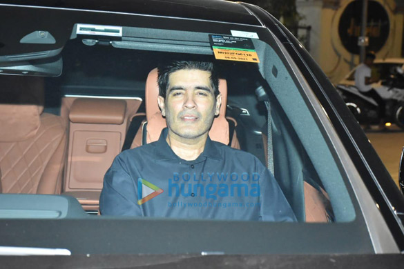 photos kareena kapoor malaika arora karan johar and other snapped at karisma kapoors house in khar for a dinner party 5