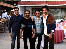 Photos: Kartik Aaryan, Bhushan Kumar, Anees Bazmee and others celebrate the success of Bhool Bhulaiyaa 2 in Juhu