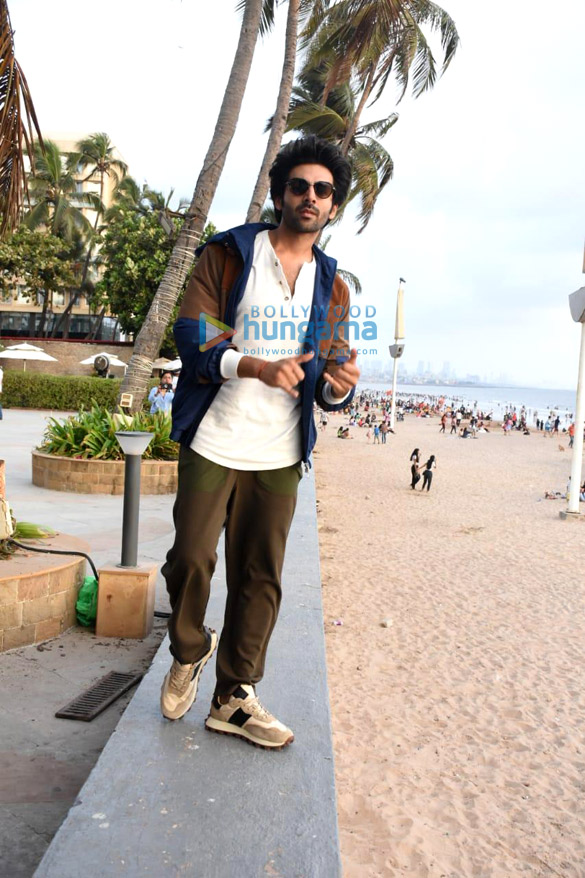 photos kartik aaryan bhushan kumar anees bazmee and others celebrate the success of bhool bhulaiyaa 2 in juhu 2