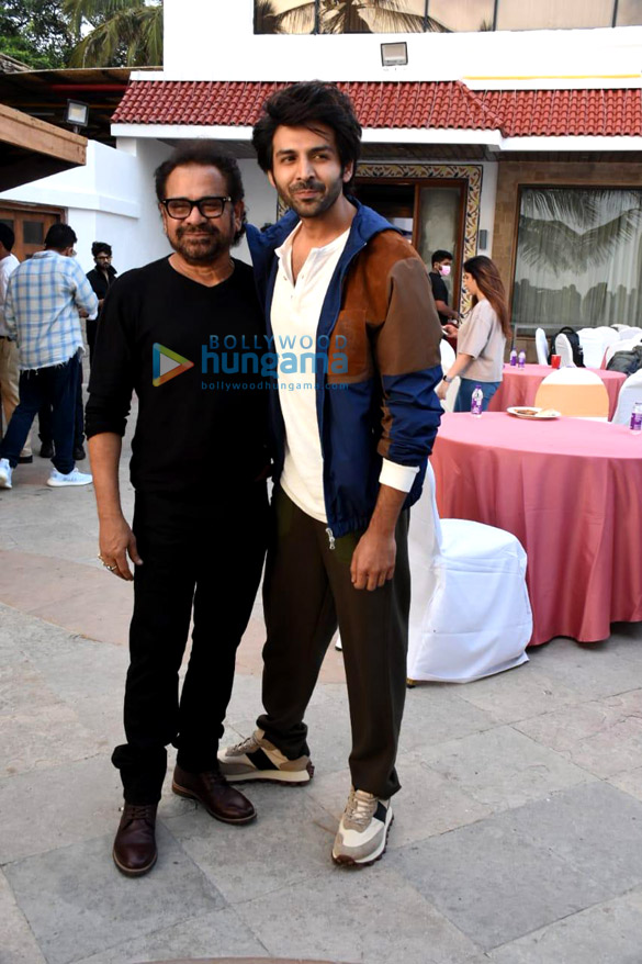 photos kartik aaryan bhushan kumar anees bazmee and others celebrate the success of bhool bhulaiyaa 2 in juhu 4